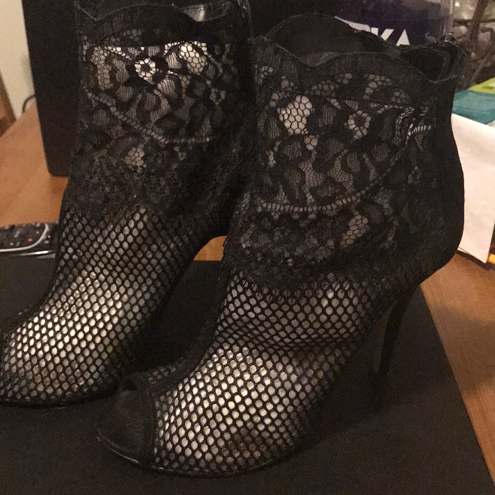 Chinese Laundry lace bootie